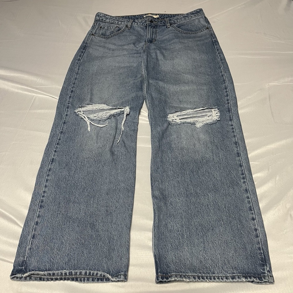 Levi's Premium Low Loose Jeans Fits Size 32x31 Baggy Wide Leg Distressed Denim - Picture 1 of 8